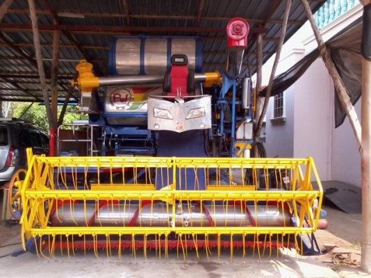 ขายแล้วครับ ไปเชียงราย ส่งเรียบร้อย สามชุก 12 HT(นอก) JO+turbo(~250 แรง) ปั้ม DYKIN 22 เลดทั้งคัน อุ้ม 2.5 ตัน ท่อส่งข้าวปรับระดับ ใช้ได้สองระบบ ทั้งรองกระสอบและอุ้ม