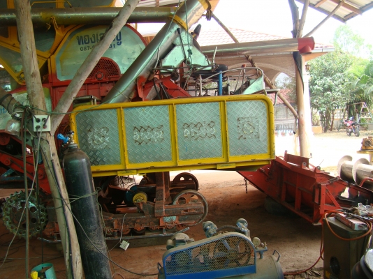 ขายแล้วครับ ไปเชียงราย ส่งเรียบร้อย สามชุก 12 HT(นอก) JO+turbo(~250 แรง) ปั้ม DYKIN 22 เลดทั้งคัน อุ้ม 2.5 ตัน ท่อส่งข้าวปรับระดับ ใช้ได้สองระบบ ทั้งรองกระสอบและอุ้ม