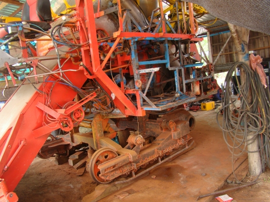 ขายแล้วครับ ไปเชียงราย ส่งเรียบร้อย สามชุก 12 HT(นอก) JO+turbo(~250 แรง) ปั้ม DYKIN 22 เลดทั้งคัน อุ้ม 2.5 ตัน ท่อส่งข้าวปรับระดับ ใช้ได้สองระบบ ทั้งรองกระสอบและอุ้ม