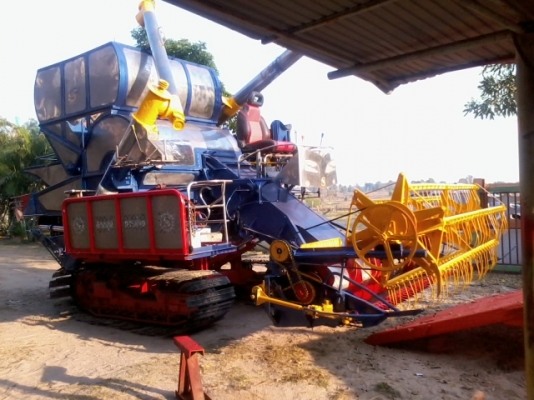 ขายแล้วครับ ไปเชียงราย ส่งเรียบร้อย สามชุก 12 HT(นอก) JO+turbo(~250 แรง) ปั้ม DYKIN 22 เลดทั้งคัน อุ้ม 2.5 ตัน ท่อส่งข้าวปรับระดับ ใช้ได้สองระบบ ทั้งรองกระสอบและอุ้ม