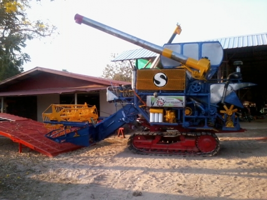 ขายแล้วครับ ไปเชียงราย ส่งเรียบร้อย สามชุก 12 HT(นอก) JO+turbo(~250 แรง) ปั้ม DYKIN 22 เลดทั้งคัน อุ้ม 2.5 ตัน ท่อส่งข้าวปรับระดับ ใช้ได้สองระบบ ทั้งรองกระสอบและอุ้ม