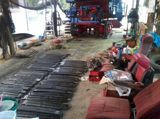 ขายแล้วครับ ไปเชียงราย ส่งเรียบร้อย สามชุก 12 HT(นอก) JO+turbo(~250 แรง) ปั้ม DYKIN 22 เลดทั้งคัน อุ้ม 2.5 ตัน ท่อส่งข้าวปรับระดับ ใช้ได้สองระบบ ทั้งรองกระสอบและอุ้ม