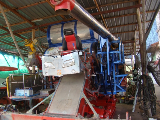 ขายแล้วครับ ไปเชียงราย ส่งเรียบร้อย สามชุก 12 HT(นอก) JO+turbo(~250 แรง) ปั้ม DYKIN 22 เลดทั้งคัน อุ้ม 2.5 ตัน ท่อส่งข้าวปรับระดับ ใช้ได้สองระบบ ทั้งรองกระสอบและอุ้ม