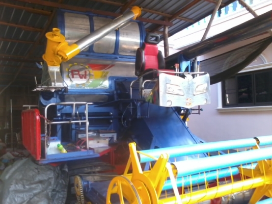 ขายแล้วครับ ไปเชียงราย ส่งเรียบร้อย สามชุก 12 HT(นอก) JO+turbo(~250 แรง) ปั้ม DYKIN 22 เลดทั้งคัน อุ้ม 2.5 ตัน ท่อส่งข้าวปรับระดับ ใช้ได้สองระบบ ทั้งรองกระสอบและอุ้ม