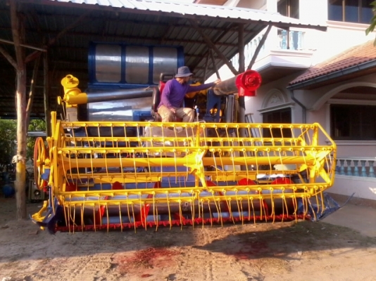 ขายแล้วครับ ไปเชียงราย ส่งเรียบร้อย สามชุก 12 HT(นอก) JO+turbo(~250 แรง) ปั้ม DYKIN 22 เลดทั้งคัน อุ้ม 2.5 ตัน ท่อส่งข้าวปรับระดับ ใช้ได้สองระบบ ทั้งรองกระสอบและอุ้ม