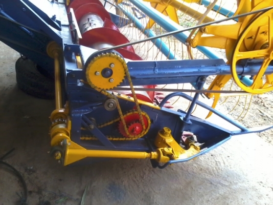 ขายแล้วครับ ไปเชียงราย ส่งเรียบร้อย สามชุก 12 HT(นอก) JO+turbo(~250 แรง) ปั้ม DYKIN 22 เลดทั้งคัน อุ้ม 2.5 ตัน ท่อส่งข้าวปรับระดับ ใช้ได้สองระบบ ทั้งรองกระสอบและอุ้ม