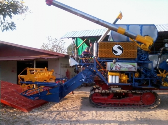 ขายแล้วครับ ไปเชียงราย ส่งเรียบร้อย สามชุก 12 HT(นอก) JO+turbo(~250 แรง) ปั้ม DYKIN 22 เลดทั้งคัน อุ้ม 2.5 ตัน ท่อส่งข้าวปรับระดับ ใช้ได้สองระบบ ทั้งรองกระสอบและอุ้ม