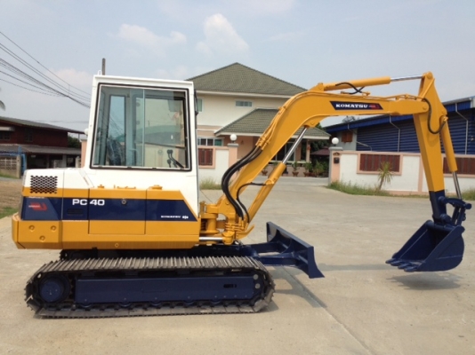ขายรถแบคโฮล KOMATSU PC40-6 ทำสีใหม่ นำเข้า มือสองจากญี่ปุ่นแท้ๆ