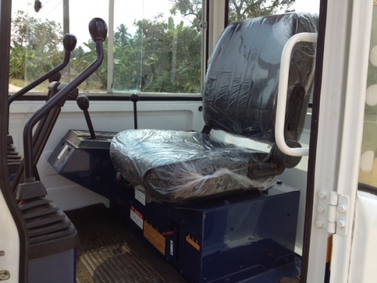 ขายรถแบคโฮล KOMATSU PC40-6 ทำสีใหม่ นำเข้า มือสองจากญี่ปุ่นแท้ๆ