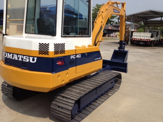 ขายรถแบคโฮล KOMATSU PC40-6 ทำสีใหม่ นำเข้า มือสองจากญี่ปุ่นแท้ๆ