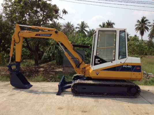 ขายรถแบคโฮล KOMATSU PC40-6 ทำสีใหม่ นำเข้า มือสองจากญี่ปุ่นแท้ๆ