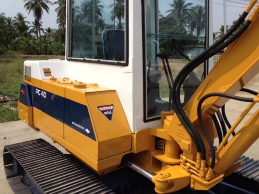 ขายรถแบคโฮล KOMATSU PC40-6 ทำสีใหม่ นำเข้า มือสองจากญี่ปุ่นแท้ๆ