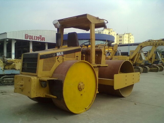 ขายด่วนรถบด3ล้อเหล็ก SAKAI R2 ตรวจเช็คพร้อมใช้