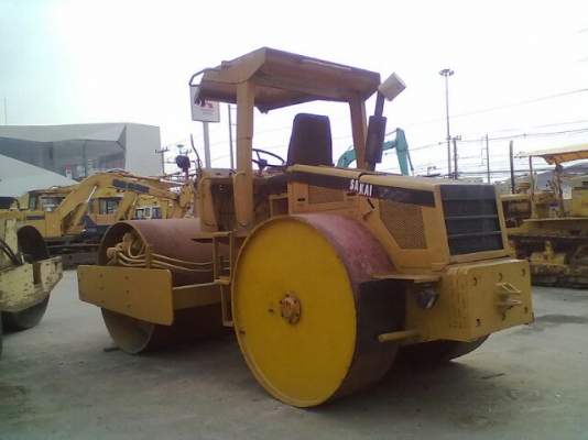 ขายด่วนรถบด3ล้อเหล็ก SAKAI R2 ตรวจเช็คพร้อมใช้