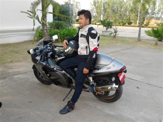 เพื่อนฝากขาย..HAYABUSA ปี2000 สีดำ Inv.+สพม. และของแถมเพียบ!!! 215,000 บาท คร้าบบบ..