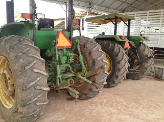 ขายรถไถจอร์นเดียรุ่่น 6603 121 แรงม้าขับเคลื่อน 4 ล้อสภาพใหม่ไม่ค่อยใช้สภาพดีมากครับ