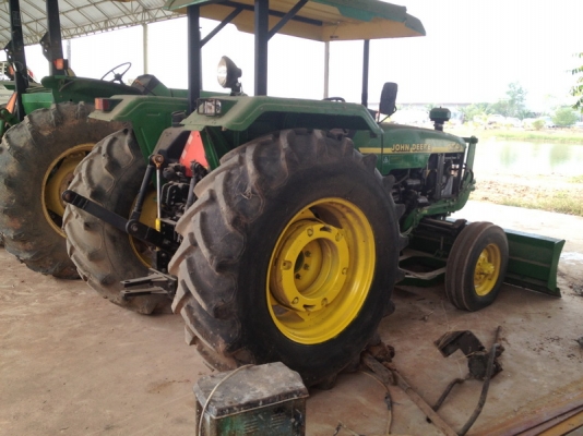 ขายรถไถจอร์นเดียรุ่่น 6603 121 แรงม้าขับเคลื่อน 4 ล้อสภาพใหม่ไม่ค่อยใช้สภาพดีมากครับ