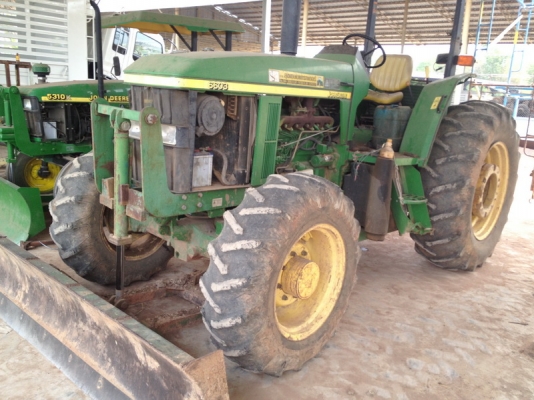 ขายรถไถจอร์นเดียรุ่่น 6603 121 แรงม้าขับเคลื่อน 4 ล้อสภาพใหม่ไม่ค่อยใช้สภาพดีมากครับ