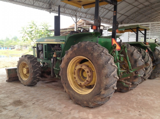 ขายรถไถจอร์นเดียรุ่่น 6603 121 แรงม้าขับเคลื่อน 4 ล้อสภาพใหม่ไม่ค่อยใช้สภาพดีมากครับ