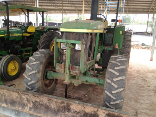 ขายรถไถจอร์นเดียรุ่่น 6603 121 แรงม้าขับเคลื่อน 4 ล้อสภาพใหม่ไม่ค่อยใช้สภาพดีมากครับ