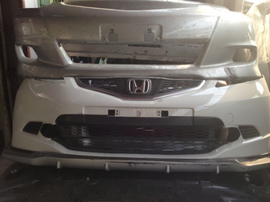 ขายกันชนหน้า honda jazz ปี 2009
