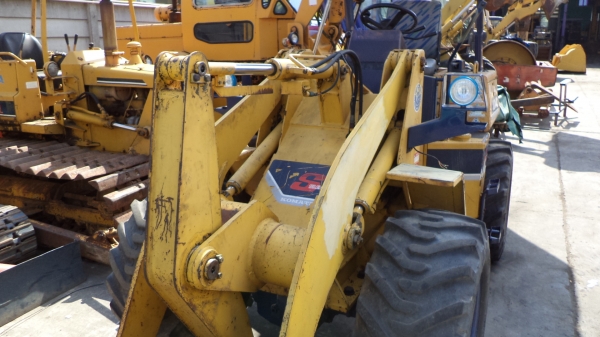 WA40-2-4315รถตักKOMATSUตอนนี้รถจอดที่(CSนวนคร)ครับ