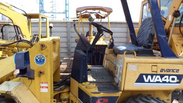 WA40-2-4315รถตักKOMATSUตอนนี้รถจอดที่(CSนวนคร)ครับ