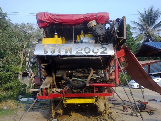 ขายรถเกี่ยวนวดข้าว รุ่น ไวไฟ2002