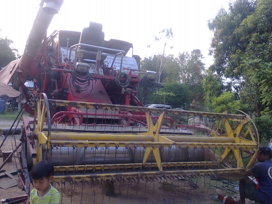 ขายรถเกี่ยวนวดข้าว รุ่น ไวไฟ2002