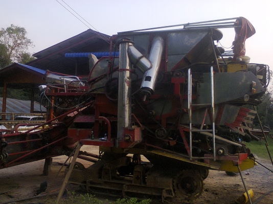 ขายรถเกี่ยวนวดข้าว รุ่น ไวไฟ2002