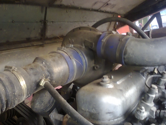 ขายรถเกี่ยวนวดข้าว รุ่น ไวไฟ2002