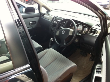 ขาย Nissan tida latio สีดำ