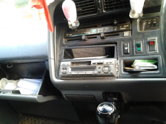 ขายรถตู้  TOYOTA HIACE COMMUTER หลังคาเตี้ย ปี42