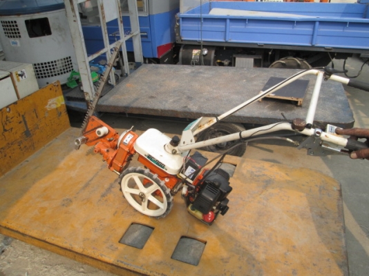 รหัส:13001039รถตัดหญ้าใช้เครื่องยนต์เบนซินTC-355เหมาะใช้งานตัดหญ้าวัชพืชในสวนwww.nihonmono.com