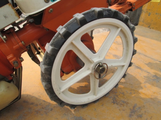 รหัส:13001039รถตัดหญ้าใช้เครื่องยนต์เบนซินTC-355เหมาะใช้งานตัดหญ้าวัชพืชในสวนwww.nihonmono.com