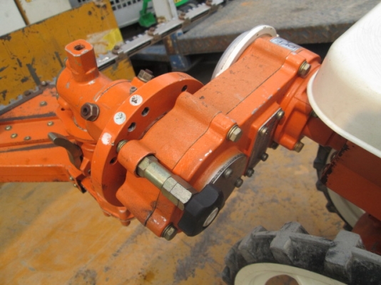 รหัส:13001039รถตัดหญ้าใช้เครื่องยนต์เบนซินTC-355เหมาะใช้งานตัดหญ้าวัชพืชในสวนwww.nihonmono.com