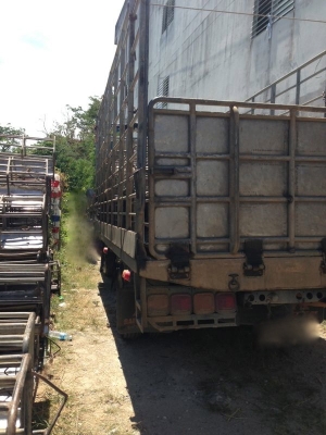 รถฮีโน่ 6 ล้อ ทูโถ้  รั่ว  135 แรงม้า  ปี 48  สนใจติดต่อ 081 - 6079515