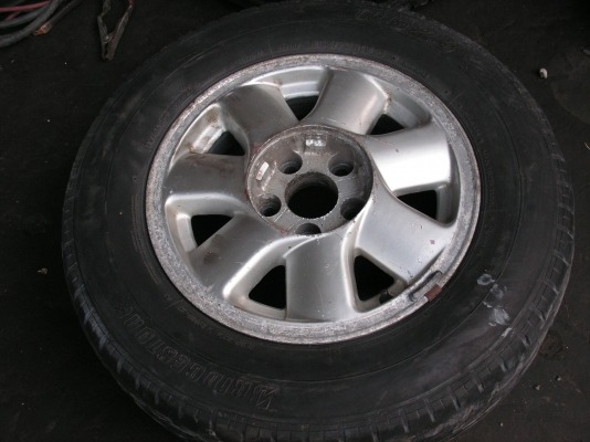 ล้อพร้อมยางของไมตี้ขอบ15