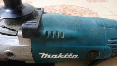 เครื่องเจียรไฟฟ้า MAKITA GA7020 ใหม่มากๆ เครื่องเจียรไฟฟ้า MAKITA GA7020 ใหม่มากๆ