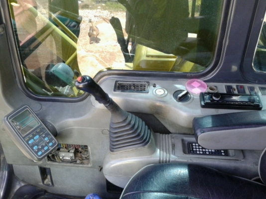 KOMATSU PC200-6  ช่วงล่างเต็ม  ระบบไฟครบ  เอกสารพร้อมค่ะ