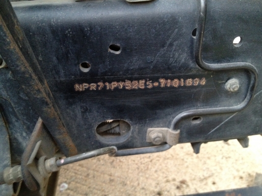 ขาย 6 ล้อ ISUZU NPR 130 ติดเครน 3 ตัน 3 ปลอก ขาย 6 ล้อ ISUZU NPR 130 ติดเครน 3 ตัน 3 ปลอก