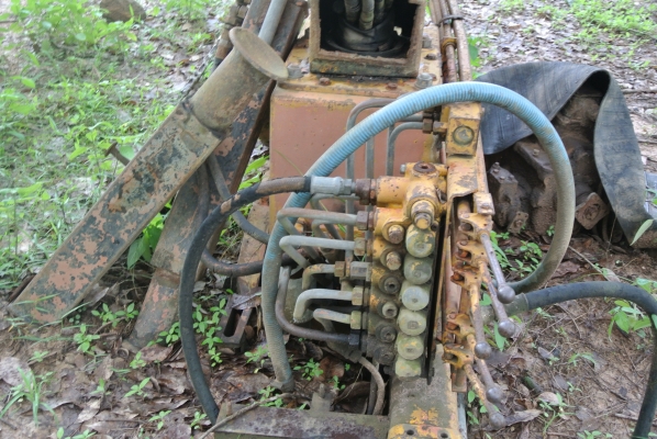 HEAB 3  ตัน สามท่อน  ยังใช้งานได้  พร้อมขายค่ะ