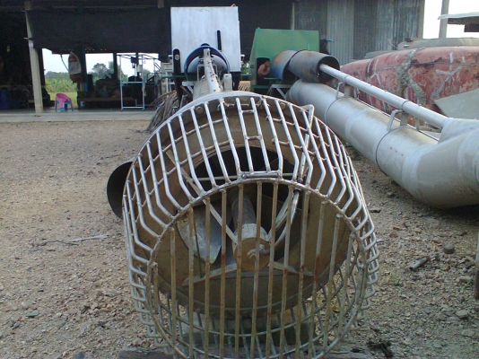 เครื่องสูบน้ำ6สูบISUZU-6BFท่อหน้า14-15นิ้วยาว4วาครับมีเกียร์ทดพร้อมใช้งานสภาพเหมือนใหม่ครับใช้งานน้อยมากแค่ปีเดียวครับสแตนเลสทั้งเส้น