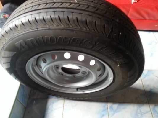 ขาย ยางขอบ 15 พร้อมกระทะ ยางปลายปี 2014   1คู่ ถอดออกเพราะเปลี่ยนเป็นยางเพลาลอย รถผมเอง