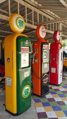 ขายตู้น้ำมันแท้ๆโบราณและตู้น้ำมันรีโปรดักครับ