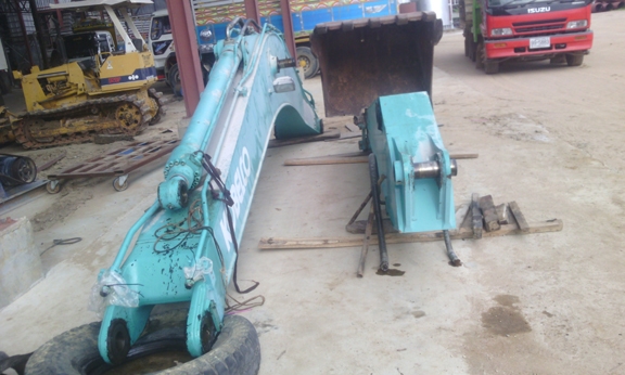 อาร์ม  บุ้งกี๋   KOBELCO SK200