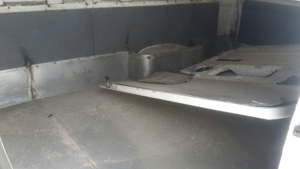 ขายรถตู้ TOYOTA HIACE ตู้ทึบ ปี 2003 ขายตามสภาพ  มีทะเบียนครบ  ต้องการขายราคาถูก