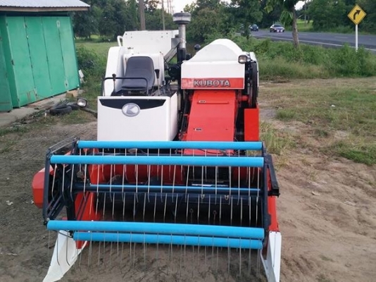 ขายรถเกี่ยวข้าว Kubota dc60 ราคา289000บาท ขายรถเกี่ยวข้าว Kubota dc60 ราคา289000บาท