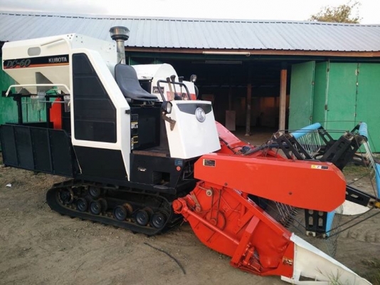 ขายรถเกี่ยวข้าว Kubota dc60 ราคา289000บาท ขายรถเกี่ยวข้าว Kubota dc60 ราคา289000บาท