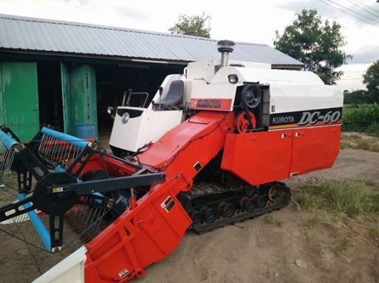 ขายรถเกี่ยวข้าว Kubota dc60 ราคา289000บาท ขายรถเกี่ยวข้าว Kubota dc60 ราคา289000บาท
